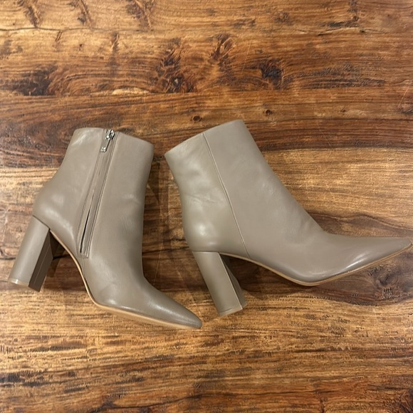 Marc Fisher Mlulani Pointed Toe Heeled Boot in Taupe Sz8.5 NWOB - Picture 7 of 13
